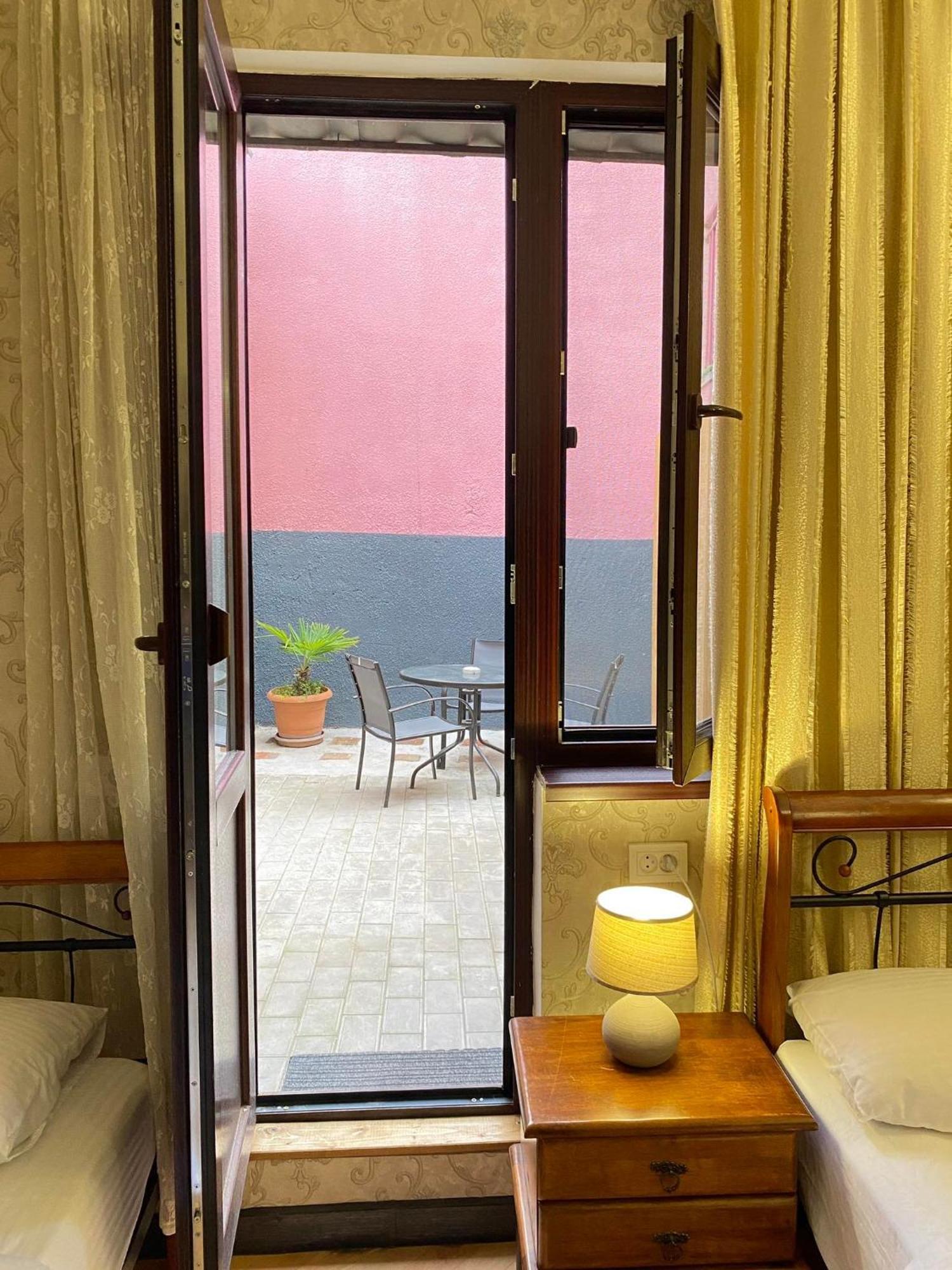 מלון טביליסי Terrace House Near Opera חדר תמונה